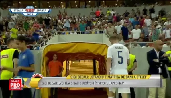 "SUS! SUS! SUS!" Gigi Becali a facut-o din nou! Cum a sarbatorit cu fanii calificarea Stelei in playoff-ul Ligii! VIDEO