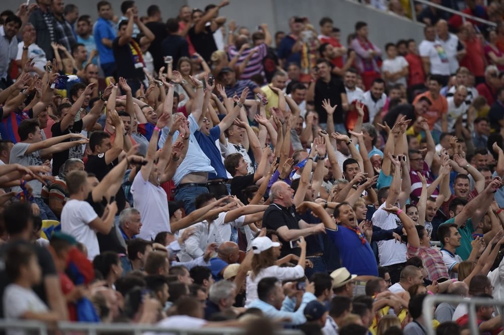 Steaua, anchetata de UEFA dupa meciul retur cu Sparta Praga. La ultima astfel de abatere, ros-albastrii au jucat 2 meciuri cu portile inchise
