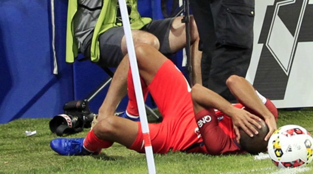 Scene halucinante in Franta! Lucas de la PSG a fost lovit in cap de fanii celor de la Bastia