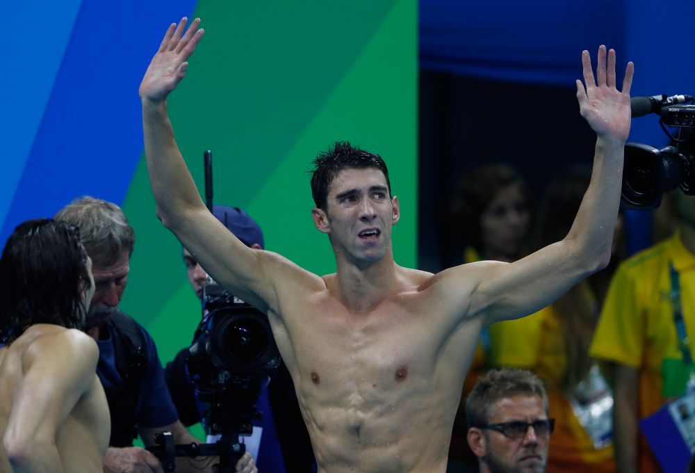 LACRIMILE LUI PHELPS! Momentul emotionant in care legenda din inot si-a luat adio cu un ultim aur cucerit in cariera. Vezi imagini_1