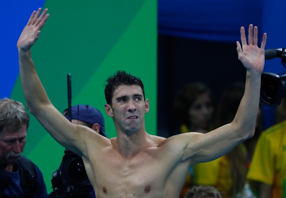 LACRIMILE LUI PHELPS! Momentul emotionant in care legenda din inot si-a luat adio cu un ultim aur cucerit in cariera. Vezi imagini_2