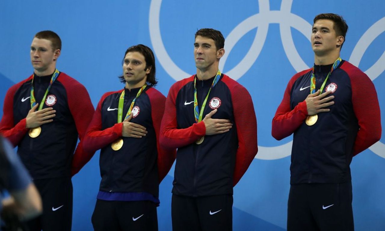 LACRIMILE LUI PHELPS! Momentul emotionant in care legenda din inot si-a luat adio cu un ultim aur cucerit in cariera. Vezi imagini_5