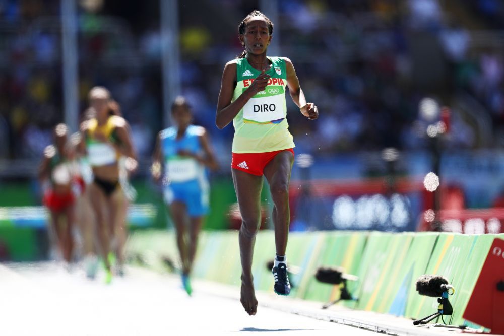 Imagine UNICA la Rio! Atleta care a alergat DESCULTA la 3000m, dupa ce si-a pierdut gheata pe pista! Ce s-a intamplat la final va intra in istorie_4