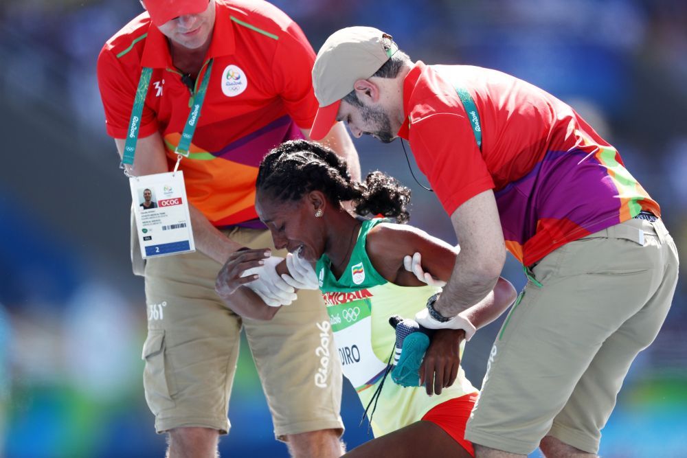 Imagine UNICA la Rio! Atleta care a alergat DESCULTA la 3000m, dupa ce si-a pierdut gheata pe pista! Ce s-a intamplat la final va intra in istorie_6