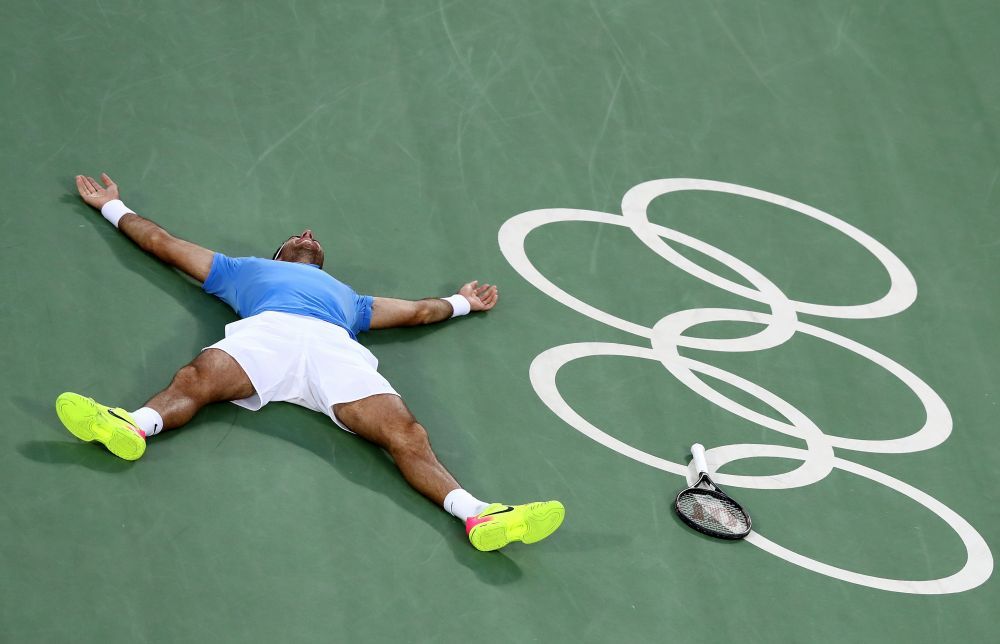 S-a PRABUSIT de fericire si a inceput sa planga! Dupa ce l-a invins pe Djokovic in primul tur, Del Potro l-a eliminat si pe Nadal si va juca finala la Rio cu Murray. FOTO_6
