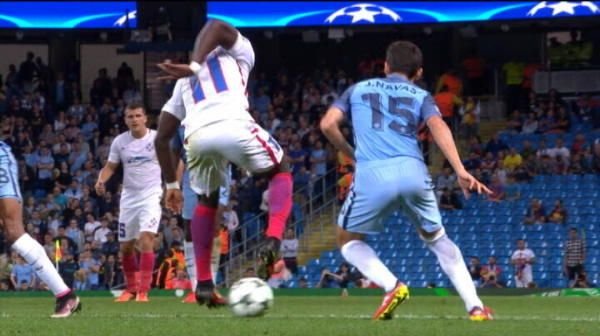 Faza primei reprize pentru Steaua: Muniru a copiat miscarea GENIALA a lui Zidane! :) Ce a facut in fata lui Jesus Navas