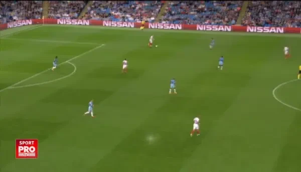 DE ASTA costa Stanciu 10 milioane! Minge printre picioarele unui adversar, apoi pasa MINUNATA. Faza de 5 stele a Stelei la Manchester