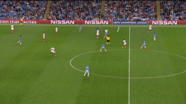 DE ASTA costa Stanciu 10 milioane! Minge printre picioarele unui adversar, apoi pasa MINUNATA. Faza de 5 stele a Stelei la Manchester