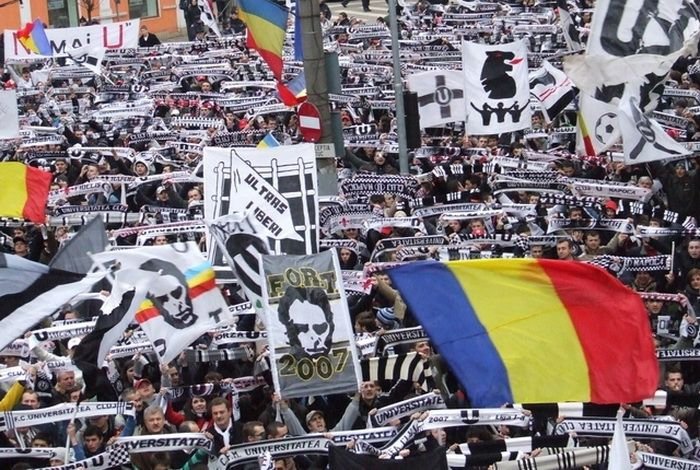 Un nou inceput pentru U Cluj! La o saptamana dupa meciul nationalei, Cluj Arena gazduieste primul meci al lui U Cluj in Liga a 4-a. Meciul e de fapt in deplasare, adversarii au acceptat invitatia