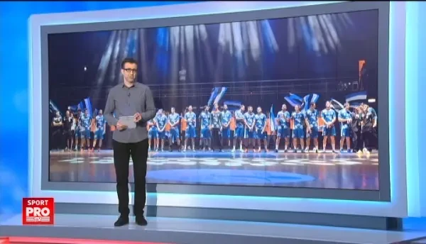 CSM Bucuresti si-a prezentat lotul cu care vrea sa castige din nou Liga Campionilor. Le-a final le-a cantat Smiley! VIDEO