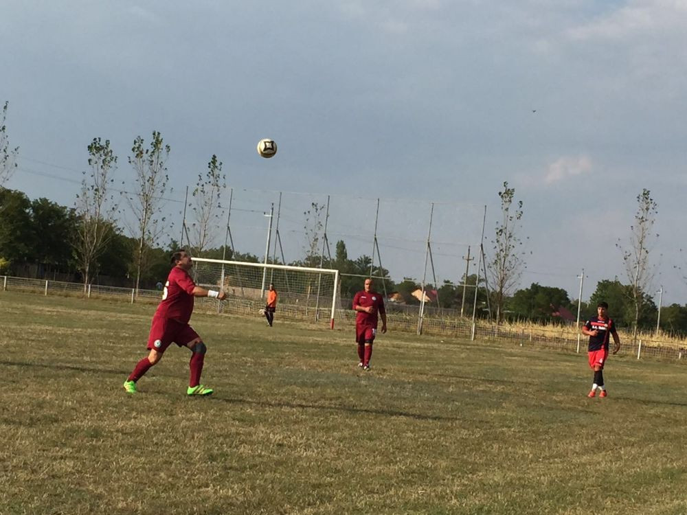 Inaintea noului sezon din Las Fierbinti, Bobonete a inceput sezonul in Liga a 5-a: echipa lui are acelasi sponsor ca NATIONALA :)_2