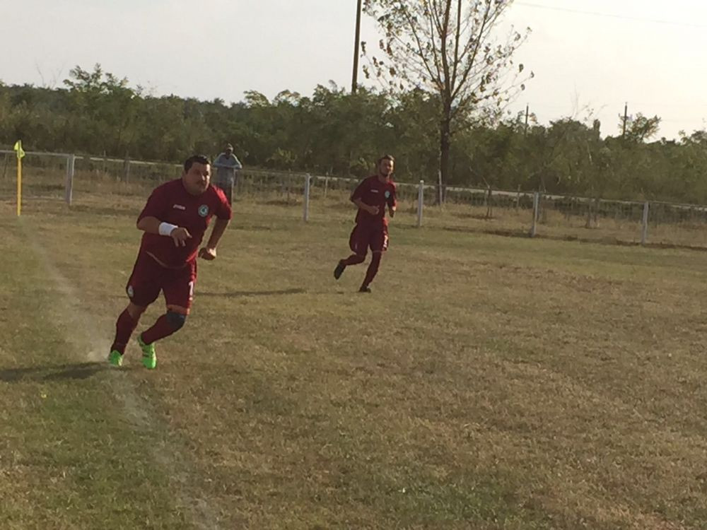 Inaintea noului sezon din Las Fierbinti, Bobonete a inceput sezonul in Liga a 5-a: echipa lui are acelasi sponsor ca NATIONALA :)_3