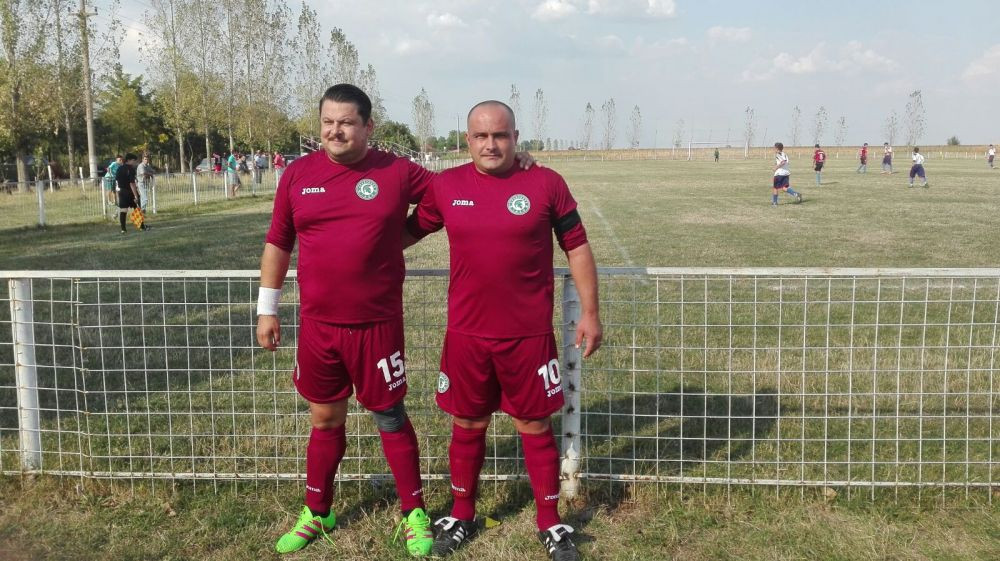 Inaintea noului sezon din Las Fierbinti, Bobonete a inceput sezonul in Liga a 5-a: echipa lui are acelasi sponsor ca NATIONALA :)_4