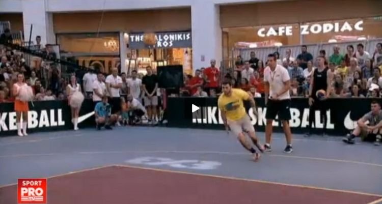 Are doar 1.65m, dar a facut spectacol la Bucuresti! Ce slam-dunk a reusit acest "pitic"