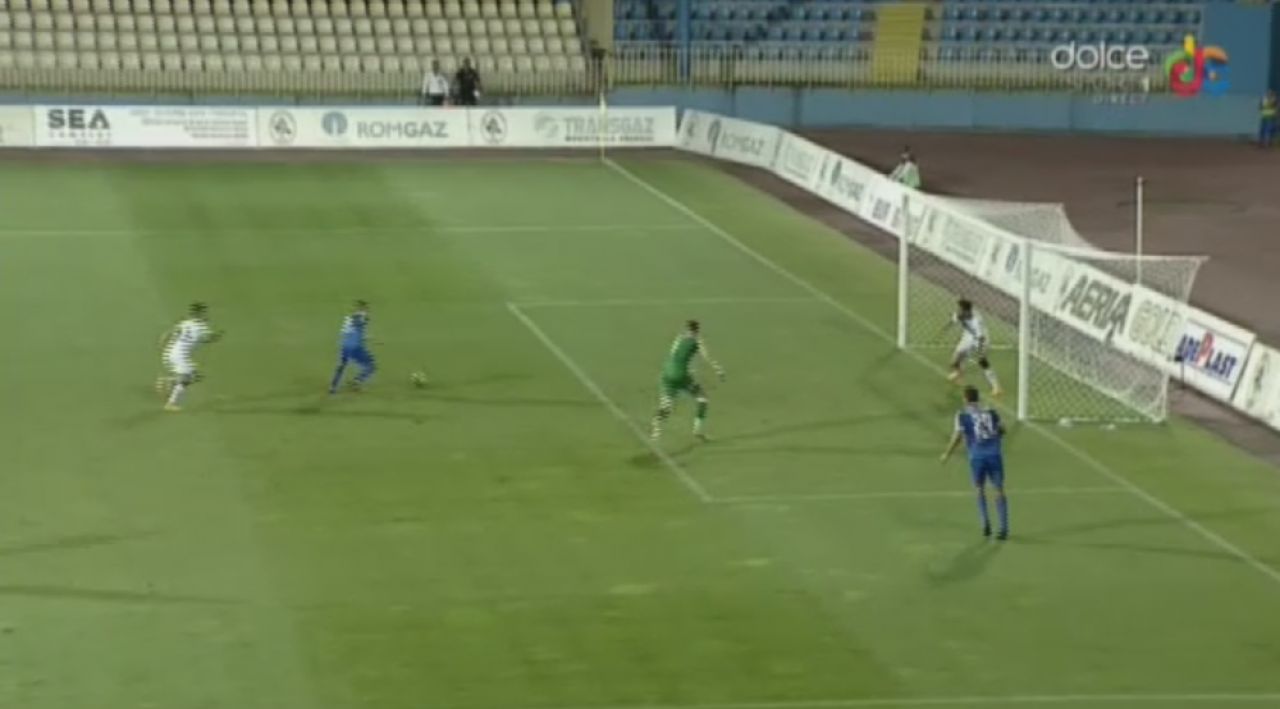 Cea mai mare ratare a campionatului pana acum. Faza incredibila cu Tucudean in prim-plan: a driblat portarul si a avut poarta goala in fata. Ce s-a intamplat_4