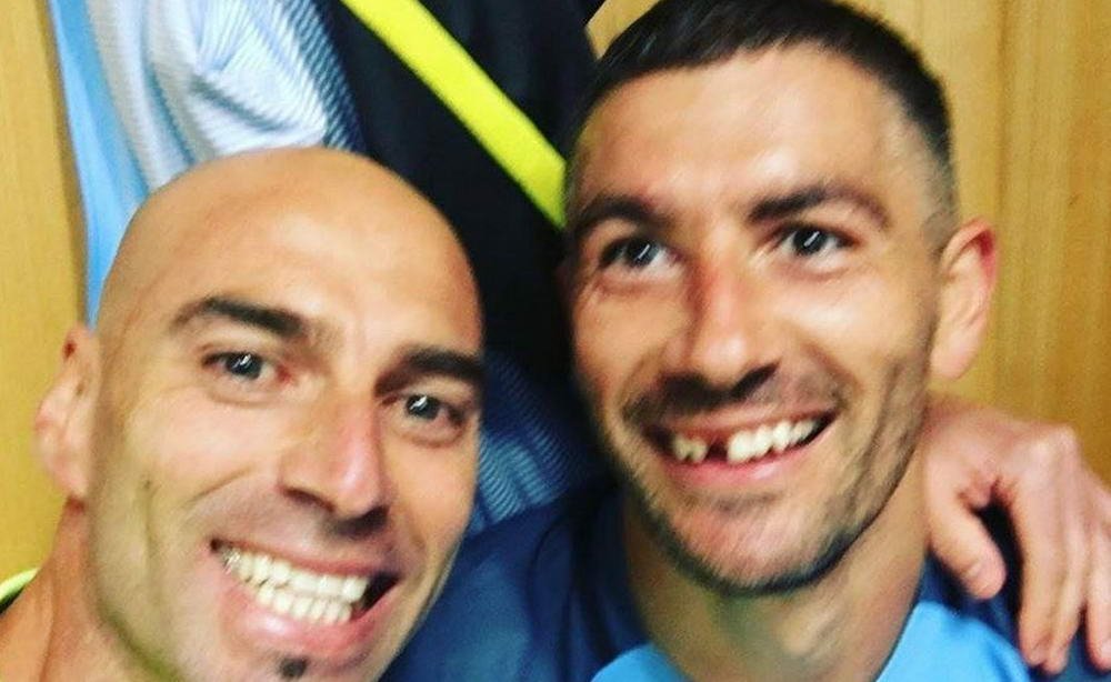 Cat de dur a fost derby-ul din Manchester! Kolarov a ramas fara DINTI dupa duelul cu Fellaini! FOTO