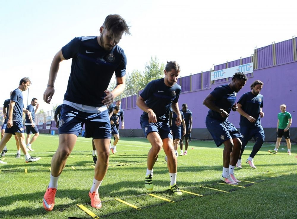 FOTO Turcii au SACRIFICAT o oaie direct pe gazon inainte de meciul cu Steaua! Becali a anuntat ca nu face deplasarea cu echipa. Osmanlispor - Steaua, joi, ProTV!_5