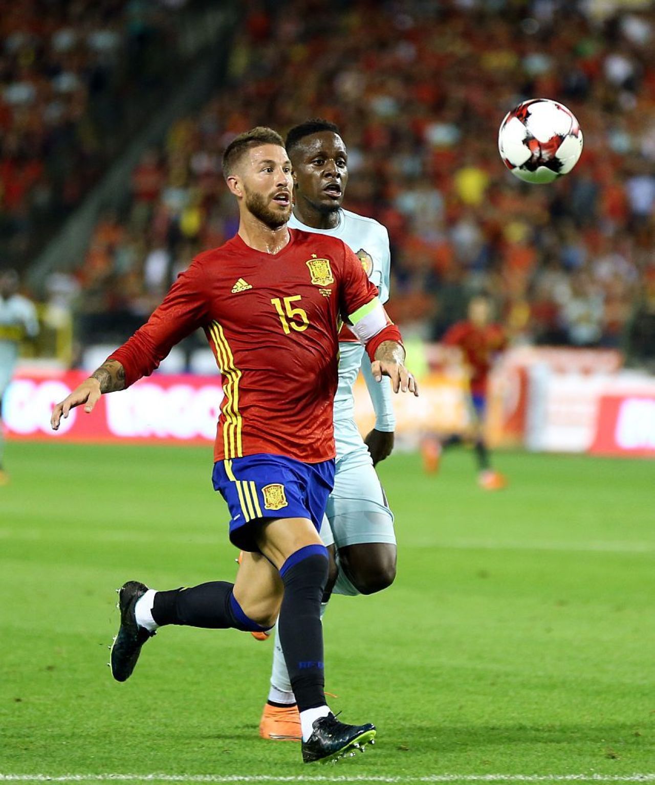 Clauza speciala in contractul lui Sergio Ramos: nu are voie sa poarte decat ghete negre pana in februarie 2017_1