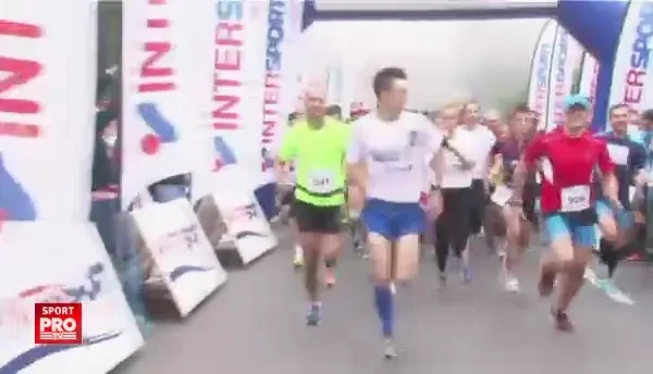 Superman e roman! A pedalat, a alergat si a inotat 700 km pentru a strange bani pentru un incubator! VIDEO