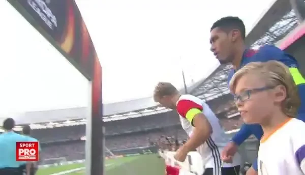 "Van Gaal in deghizare!" Mourinho, facut PRAF de englezi dupa infrangerea cu Feyenoord! Pogba, dat disparut! VIDEO