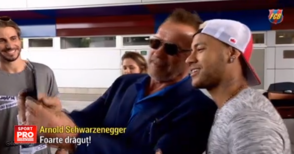 Terminatorul i-a vizitat pe terminatorii Barcelonei. Arnold Schwarzenegger i-a dat sfaturi lui Neymar despre cum sa faca muschi :) VIDEO