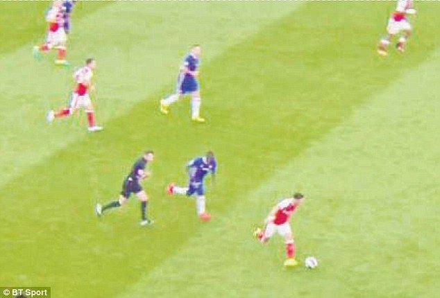 Moment fabulos in Arsenal - Chelsea! Cum a fost depasit la viteza de ARBITRU acest jucator de 30 mil lire, in timp ce echipa sa era umilita pe teren_2