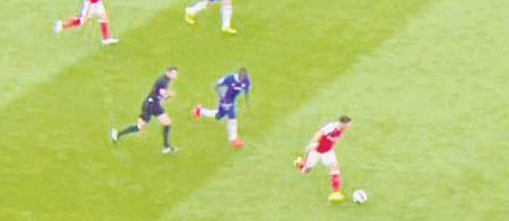 Moment fabulos in Arsenal - Chelsea! Cum a fost depasit la viteza de ARBITRU acest jucator de 30 mil lire, in timp ce echipa sa era umilita pe teren_5