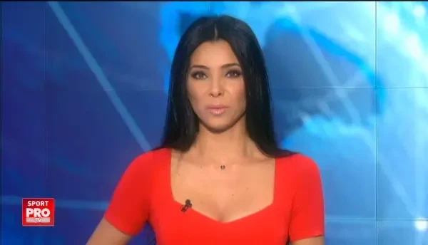 Doi americani au combinat golful, fotbalul, voleiul... pentru un slam dunk spectaculos.