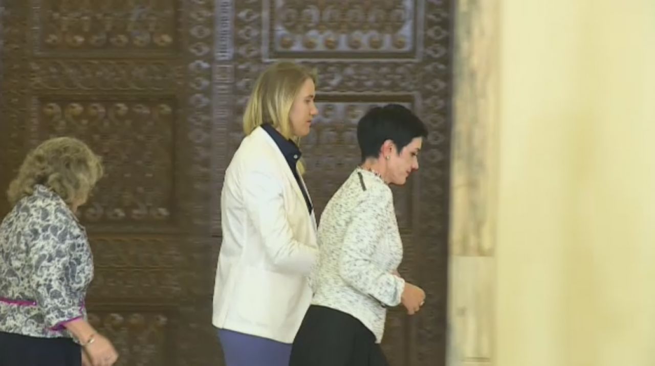 FOTO & VIDEO | Momente de panica la ceremonia de premiere a sportivilor care au fost la JO, la Palatul Cotroceni: o canotoare a lesinat in timpul discursului presedintelui_4