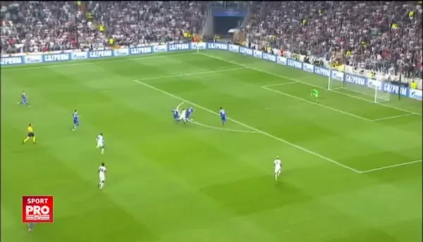 Cine ar fi scos-o p-asta?! Artistul Quaresma a inscris superb din lovitura libera. Cum s-a dus mingea