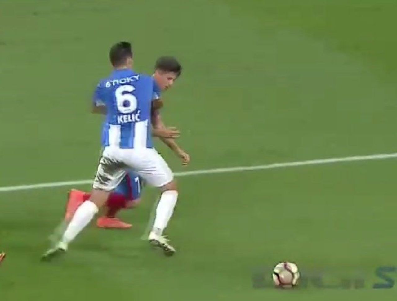 Fazele care au aruncat in aer meciul pentru primul loc. Oltenii acuza vehement arbitrajul si conduc cu 3-1 la capitolul momente controversate | FOTO_3