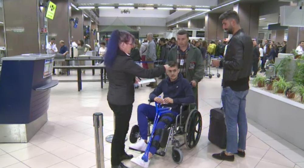 FOTO | Florin Tanase a plecat in carucior in Italia, pentru a fi operat la genunchi. Stelistul, devastat de accidentare_4
