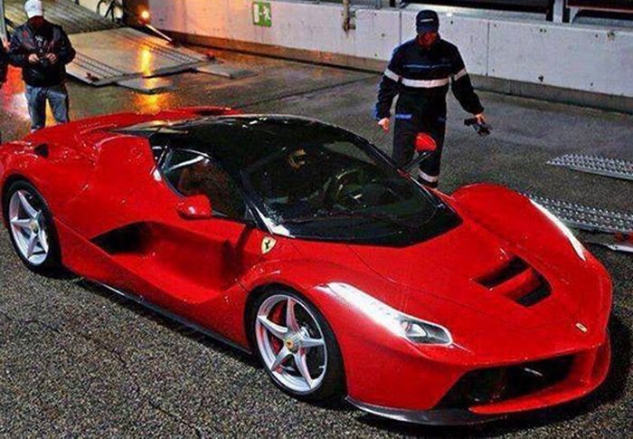 TOP 10 cele mai tari si scumpe masini de fotbalisti! Beckham e pe 3 cu un Rolls Royce. Ce loc ocupa Cristiano Ronaldo in clasament_11