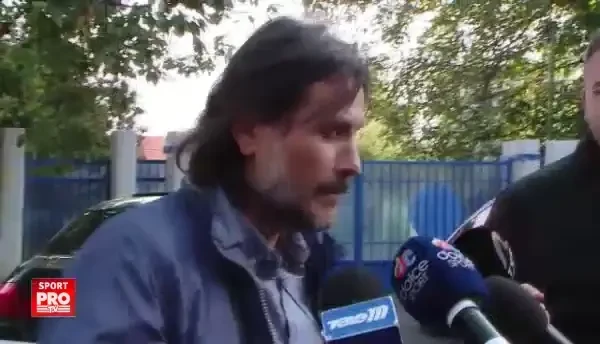 FOTO VIDEO | Circ la Iasi: Prunea l-a demis pe Napoli, dar italianul nu vrea sa plece. Antrenorul a fost tinut de politistii comunitari in afara stadionului: Nu plec nicaieri