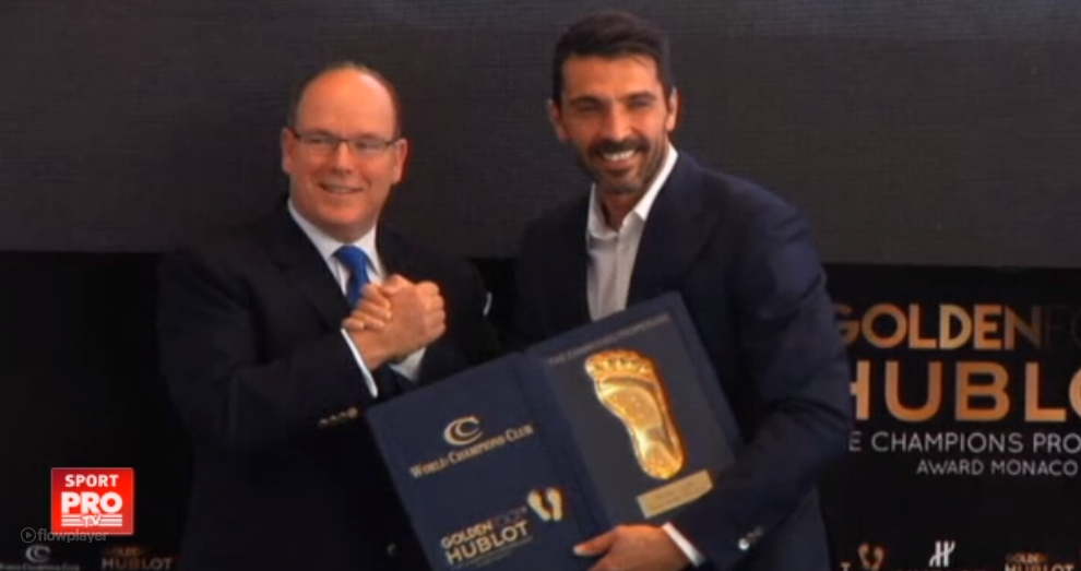 Buffon nu are doar maini de aur, ci si picioare! Legendarul portar italian a primit la Monte Carlo acelasi premiu pe care l-a luat si Hagi anul trecut
