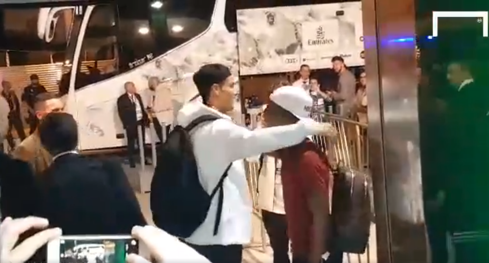 A pierdut cu 1-6 impotriva Realului, apoi l-a asteptat pe Ronaldo 20 de minute la iesirea din stadion: Cristiano, azi e ziua mea . Gestul superb al starului Realului