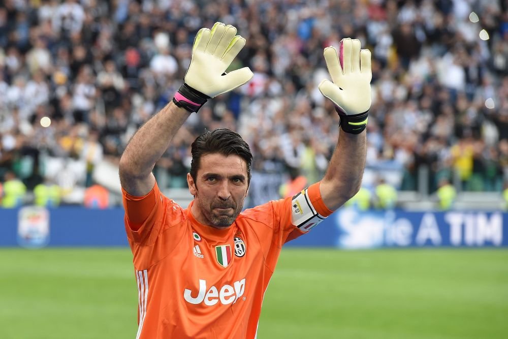 VIDEO | Un super mesaj al fanilor si un raspuns pe masura. Gigi Buffon a facut din nou minuni in poarta lui Juve: penalty aparat si alte doua goluri ca si facute SCOASE_2