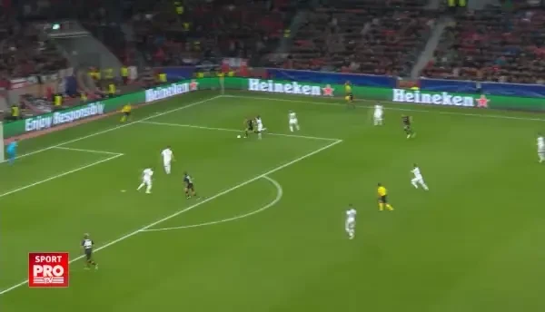 Parada sezonului sau ratarea anului? Interventie fabuloasa a lui Hugo Lloris la o minge trimisa din 3 metri de Chicharito | VIDEO