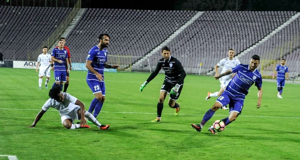 CSM Poli Iasi 1-2 Voluntari | Capatana a inscris golul campionatului, cu un sut din propriul teren, dupa o mare gafa a lui Grahovac. Portarul a fost schimbat la pauza