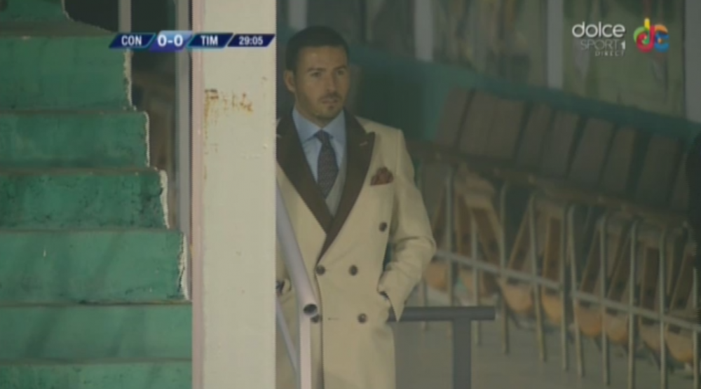 Printul Cristea n-a murit, Printul Cristea este HIT :) Adrian Cristea inca face senzatie pe stadioanele din Liga I, dar la tribuna oficiala! Cum a aparut la meciul Chiajna - Poli Timisoara