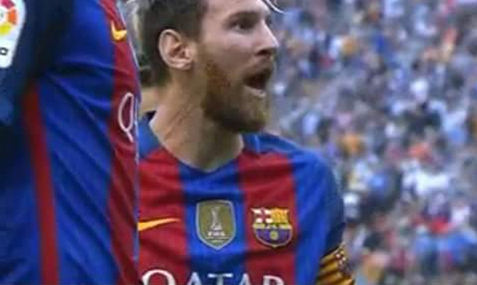 Scene rare cu Leo Messi in prim plan: argentinianul a cedat presiunii si s-a injurat cu fanii Valenciei, dupa ce acestia au aruncat cu o sticla spre Neymar