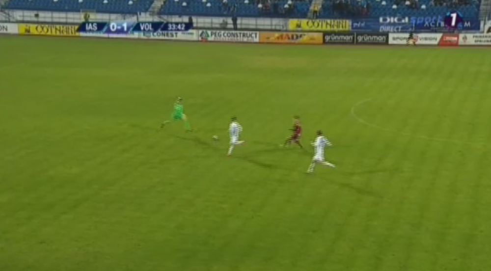 L-a dus Capatana :) Mihai Capatana, de la Voluntari, a inscris unul dintre cele mai tari goluri ale sezonului din Liga I: sut din propria jumatate. FOTO_2