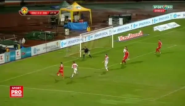Faza controversata in Dinamo - Dinamo II. Pustii de la echipa secunda au avut un penalty, dupa un hent al lui Maric, dar arbitrul nu a dat nimic
