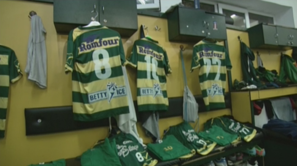 Setati-va ceasurile cu 25 de ani in urma :) Imagini fabuloase din vestiarele stadionului de la Suceava: cel al gazdelor, incalzit cu o soba de teracota | Galerie FOTO_5