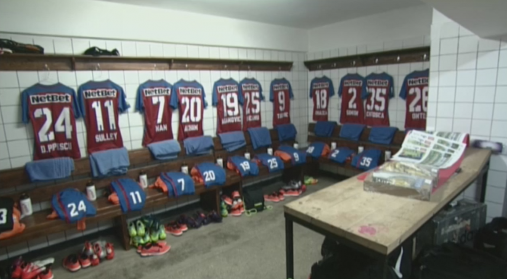 Setati-va ceasurile cu 25 de ani in urma :) Imagini fabuloase din vestiarele stadionului de la Suceava: cel al gazdelor, incalzit cu o soba de teracota | Galerie FOTO_9