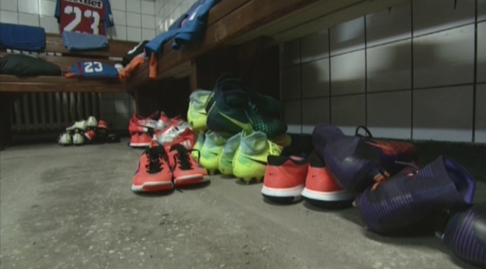 Setati-va ceasurile cu 25 de ani in urma :) Imagini fabuloase din vestiarele stadionului de la Suceava: cel al gazdelor, incalzit cu o soba de teracota | Galerie FOTO_10