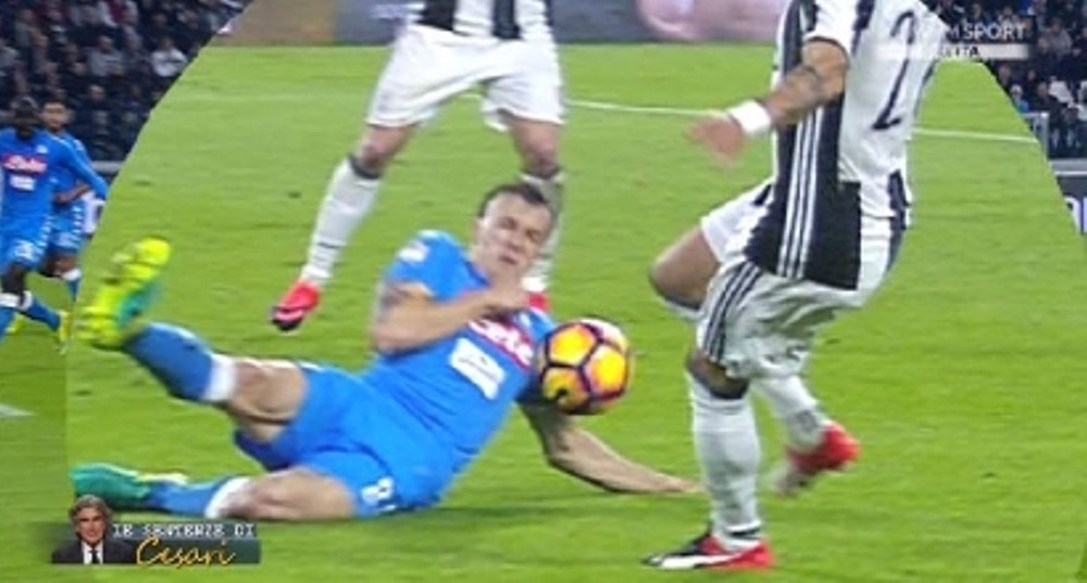 FOTO: Faza controversata in Italia cu Chiriches in prim-plan! Ce a facut fundasul roman in Juve - Napoli