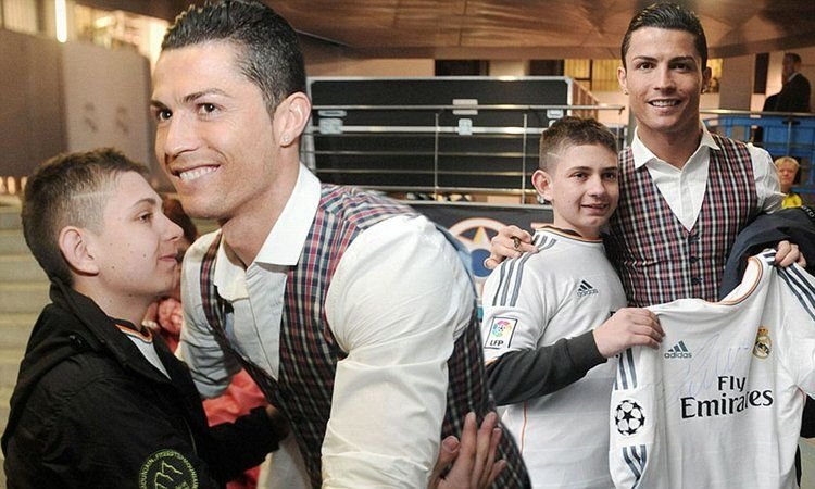 Intalnire speciala pentru Ronaldo! S-a intalnit cu pustiul care s-a trezit din COMA datorita unui gol marcat de el! FOTO_4