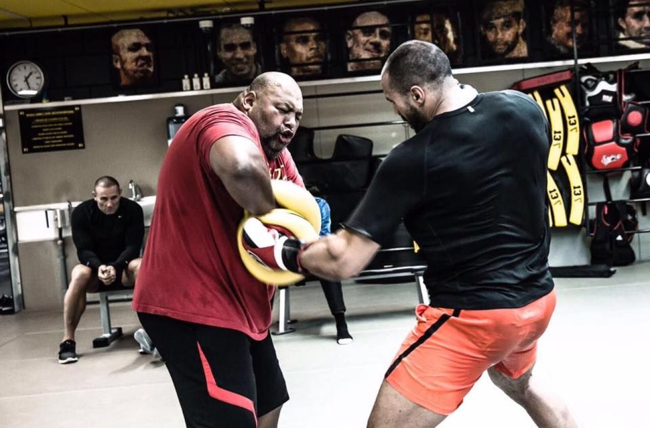 Badr Hari este un pachet de muschi inainte de meciul din decembrie. A ajuns sa arate ca un CULTURIST! FOTO_1
