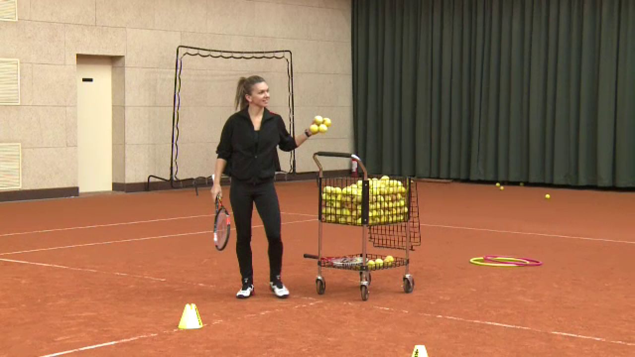 Halep, lectie de tenis pentru copii: